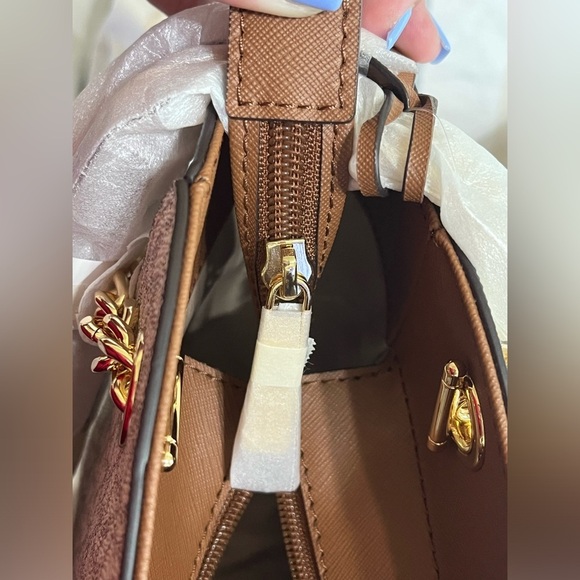 NWOT MK Jet Set Travel Large Chain Shoulder Tote Vanilla MK Signature Logo - Picture 13 of 16